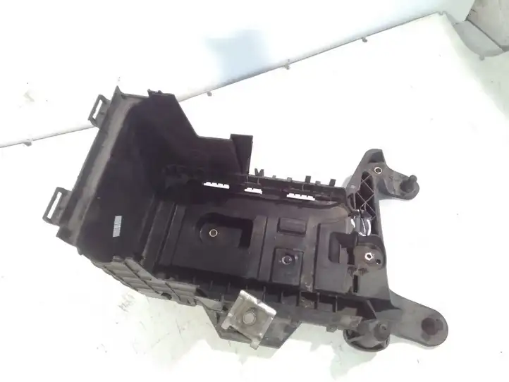 Volkswagen PASSAT B7 (2011 - 2014) 1K0915333 Площадка аккумулятора — фото 1