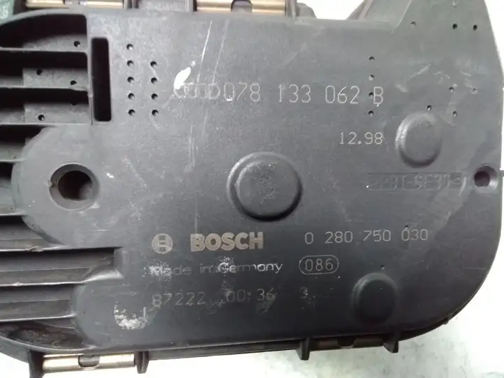 Volkswagen PASSAT B5 (1997 - 2000) 078133062B Дроссельная заслонка — фото 3