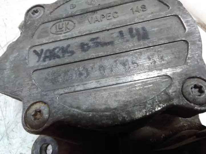 Toyota Yaris (2005 - 2009) 03010553 Вакуумный насос — фото 2