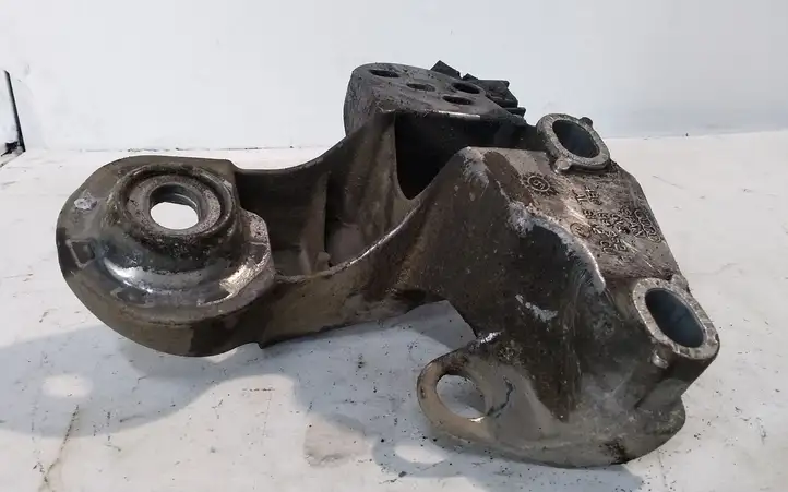 Audi A6 S6 C5 4B (1997 - 2001) 4B0199352D Кронштейн двигателя — фото 4