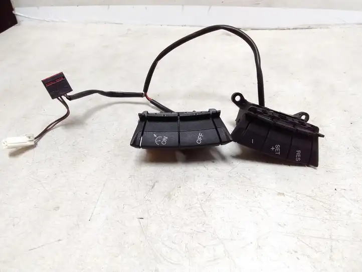 Ford Focus (2005 - 2008) G952A30347739B Кнопки на рулевом колесе — фото 1