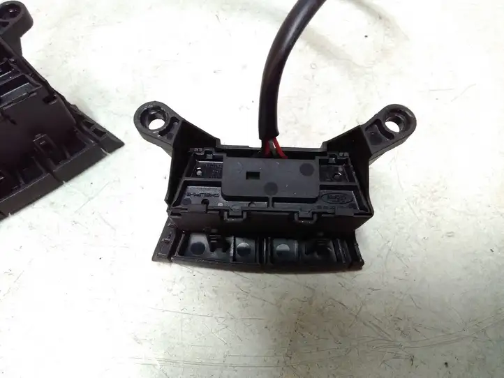 Ford Focus (2005 - 2008) G952A30347739B Кнопки на рулевом колесе — фото 2