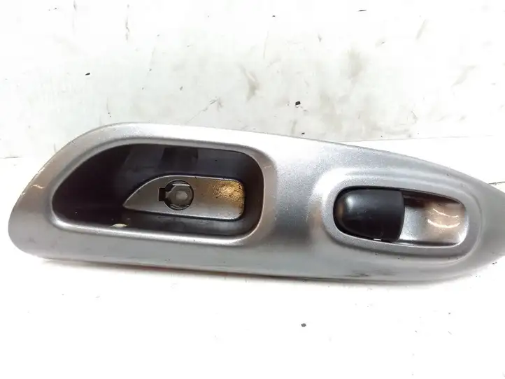Nissan Juke I F15 (2010 - 2018) 829611KA2A Блок кнопок стеклоподъемников — фото 1