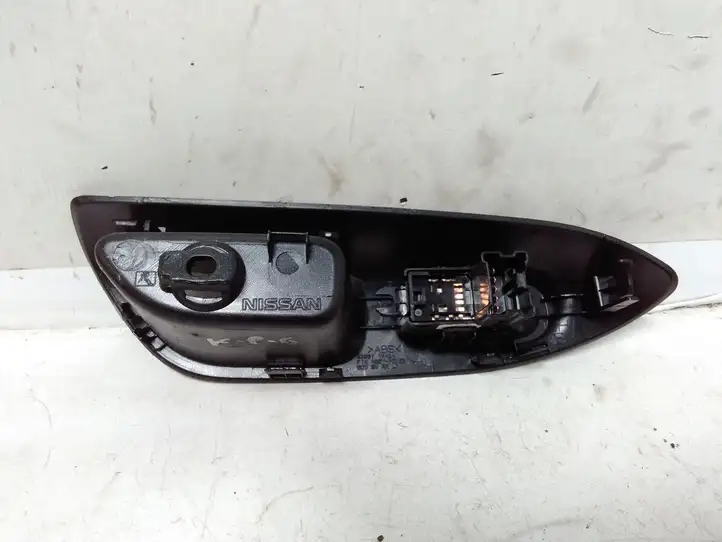 Nissan Juke I F15 (2010 - 2018) 829611KA2A Блок кнопок стеклоподъемников — фото 3