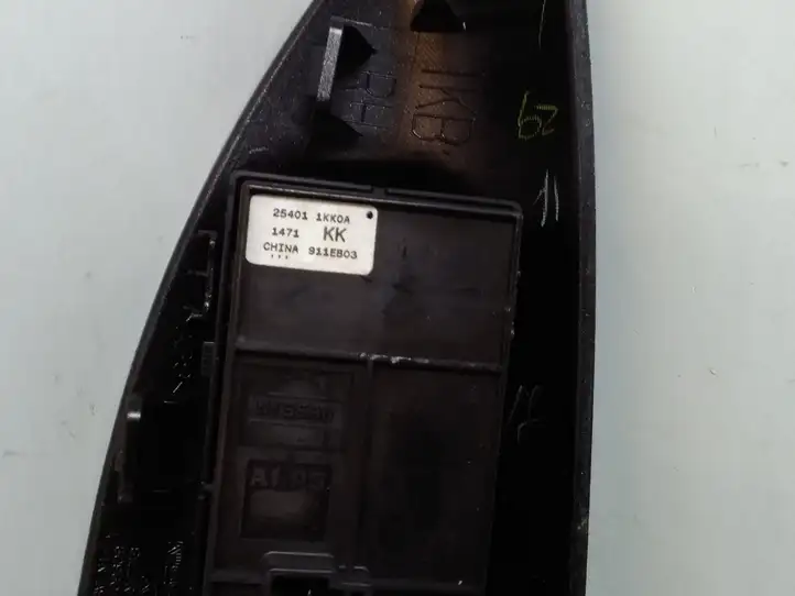 Nissan Juke I F15 (2010 - 2018) 254011KK0A Блок кнопок стеклоподъемников — фото 2