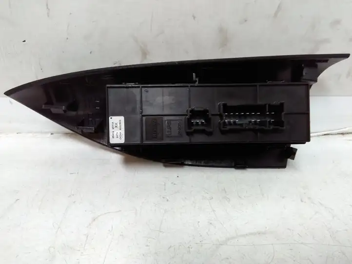 Nissan Juke I F15 (2010 - 2018) 254011KK0A Блок кнопок стеклоподъемников — фото 3