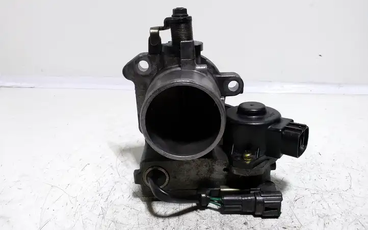 Toyota Corolla E120 E130 (2000 - 2004) 8967221020 Дроссельная заслонка — фото 2