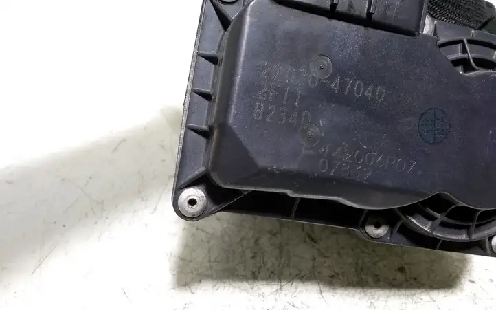 Toyota Yaris (2009 - 2012) 2203047040 Дроссельная заслонка — фото 3