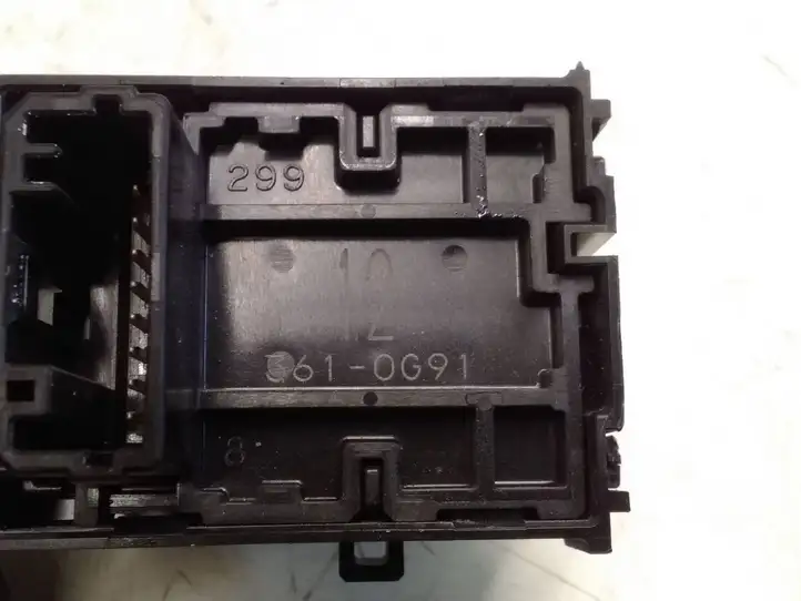 Toyota Prius (XW50) (2015 - ) 3610G91 Блок кнопок стеклоподъемников — фото 5