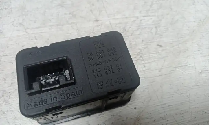 Opel Astra G (1998 - 2004) 90561086 Блок кнопок стеклоподъемников — фото 3