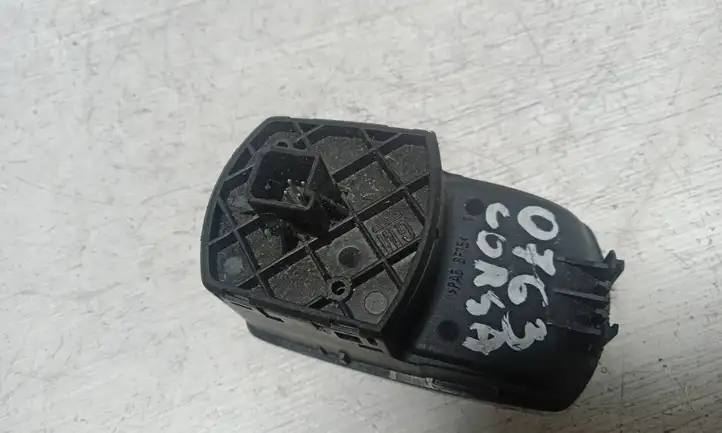 Opel Corsa D (2006 - 2010) 13189333 Кнопка стеклоподъемников — фото 2