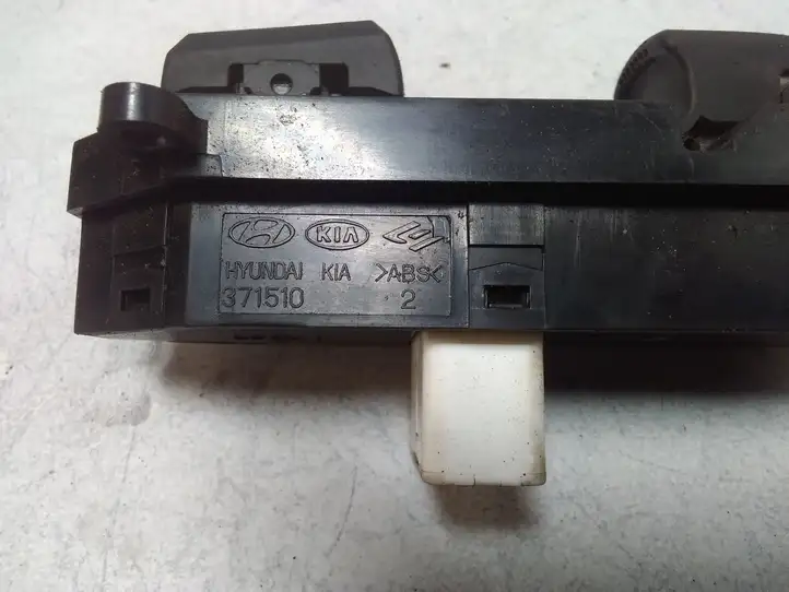 Hyundai Santa Fe (2005 - 2009) 371510 Блок кнопок стеклоподъемников — фото 4
