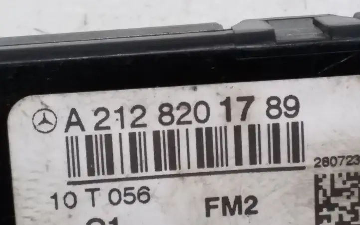 Mercedes-Benz E W212 (2009 - 2016) A2128201789 Усилитель антенны — фото 2