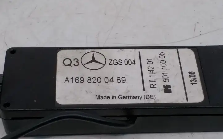 Mercedes-Benz B-class W245 (2005 - 2008) A1698200489 Усилитель антенны — фото 2