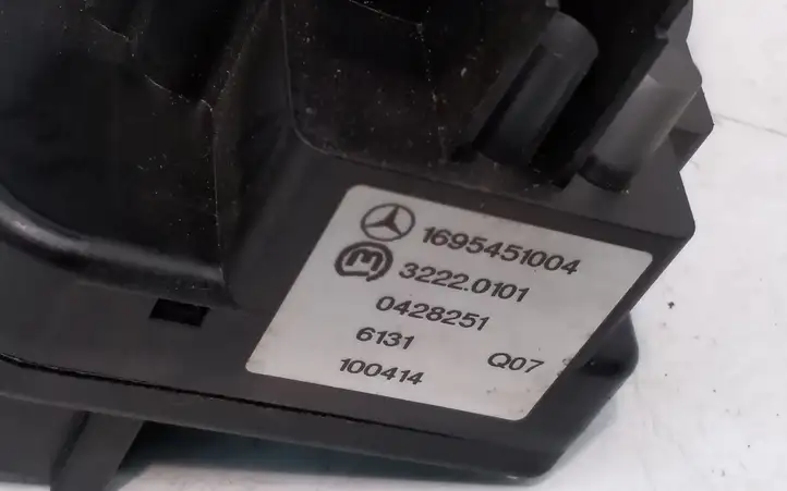 Mercedes-Benz B-class W245 (2005 - 2008) 1695451004 Включатель фонарей — фото 3