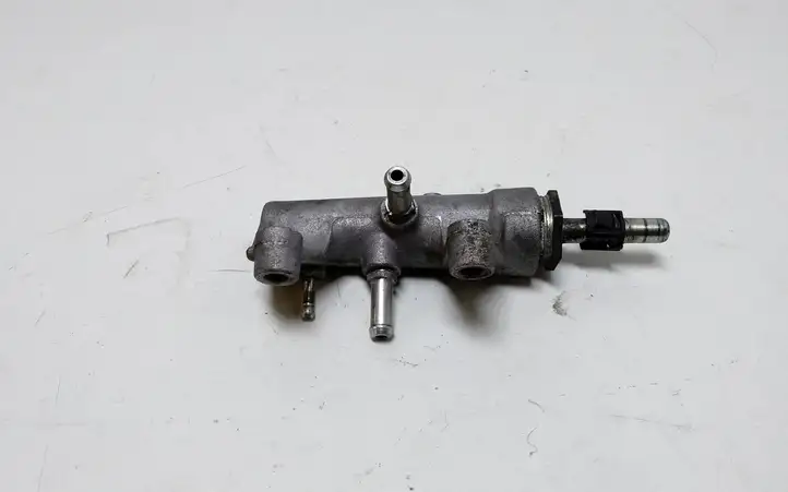 Opel Astra H (2004 - 2009) 55193043 Регулятор давления топлива — фото 1