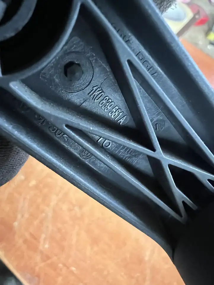 Volkswagen Golf V (2003 - 2009) 1K0839581A Ручка стеклоподъемника — фото 2