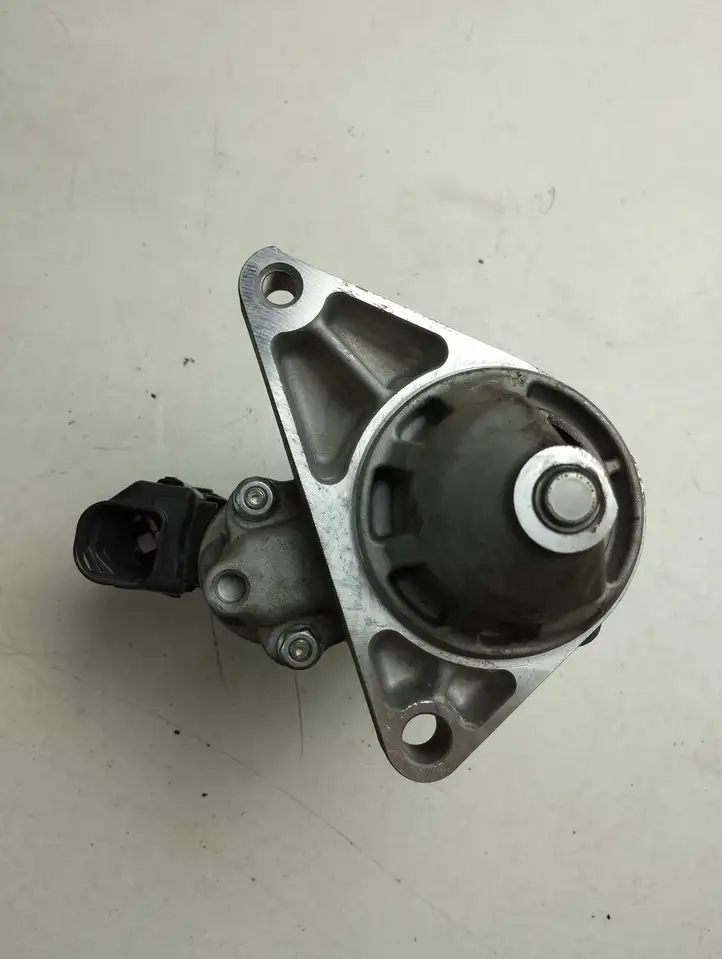 Toyota Yaris (2014 - 2019) 281000N040 Стартер — фото 4