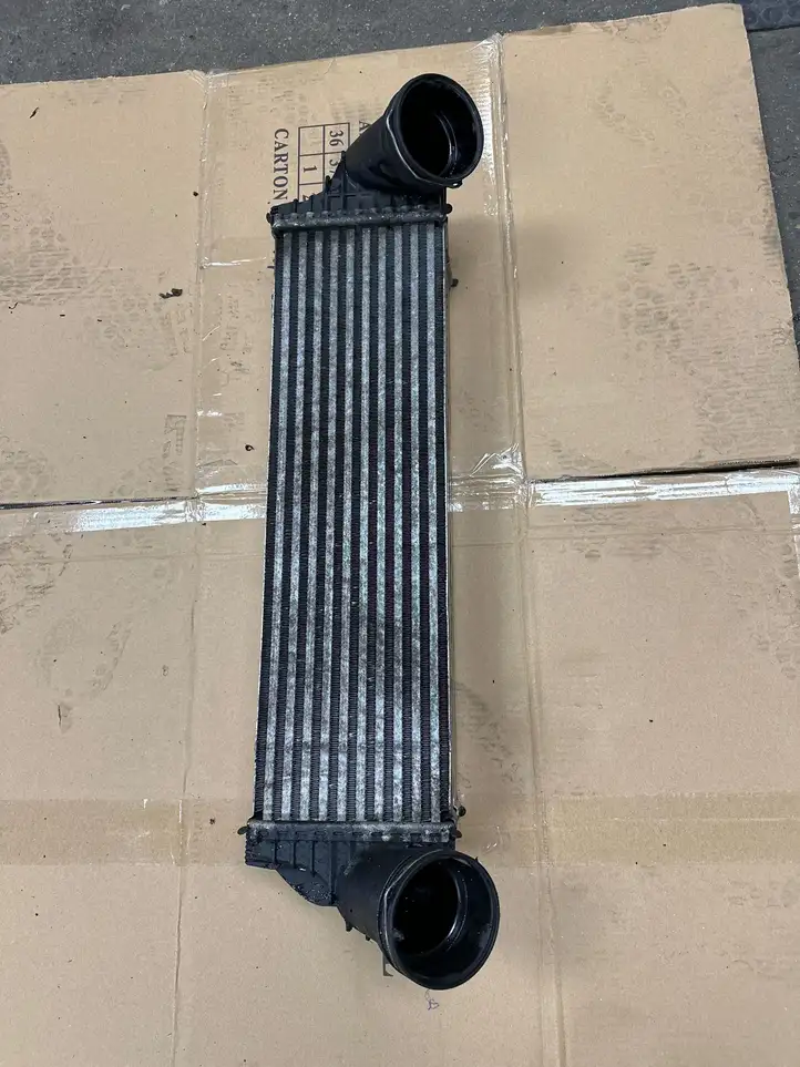 BMW X5 E70 (2006 - 2013)  7809321 Радиатор интеркулера