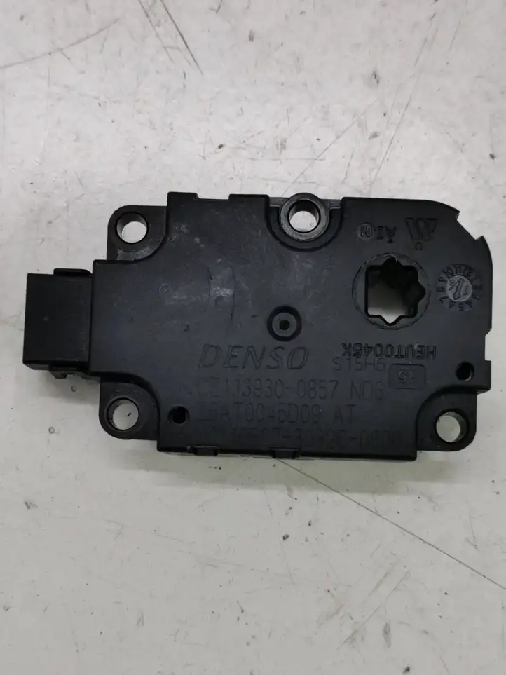 Audi A6 C7 (2011 - 2014) CZ1139300857 Двигатель задвижки потока воздуха — фото 2