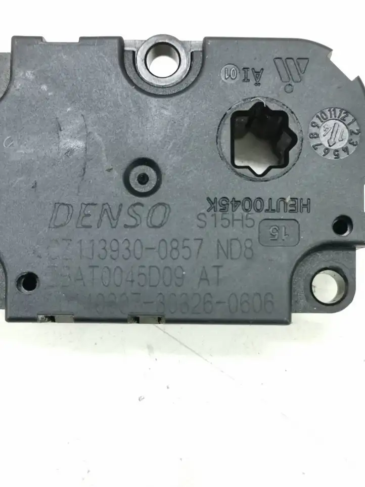Audi A6 C7 (2011 - 2014) CZ1139300857 Двигатель задвижки потока воздуха — фото 3