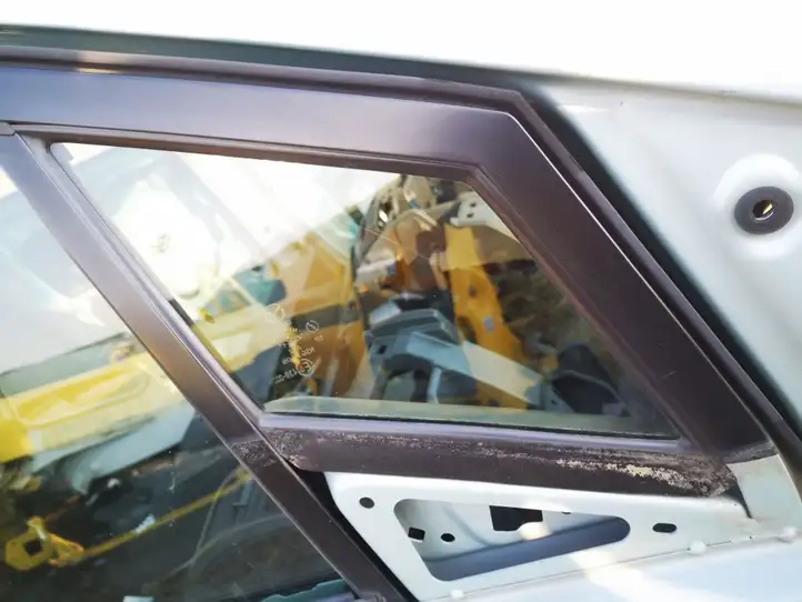 Mazda 5 (2005 - 2010) Форточка двери — фото 1