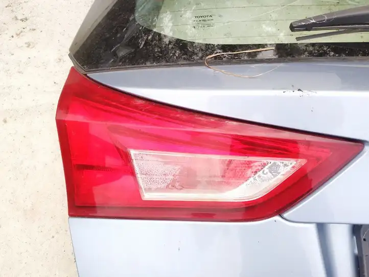 Toyota Auris E180 (2012 - 2018) Задний фонарь в крышке багажника — фото 1