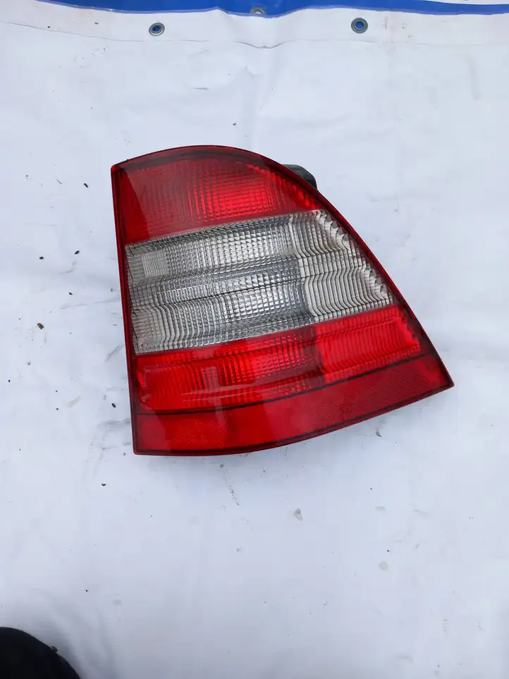 Mercedes-Benz ML W163 (1997 - 2005) 1638200264 Задний фонарь в кузове — фото 1