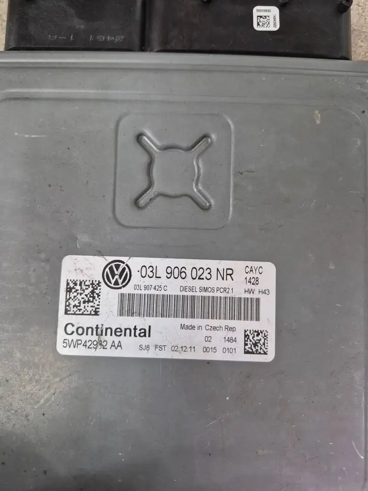 Volkswagen Touran II (2010 - 2016) 03L906023NR Прочие блоки управления — фото 5