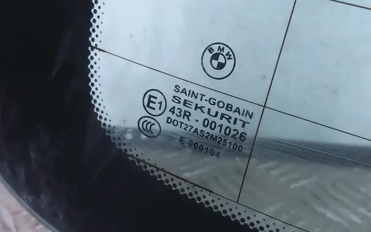 BMW 5 E60 E61 (2004 - 2010) 43R001026 Заднее стекло — фото 5
