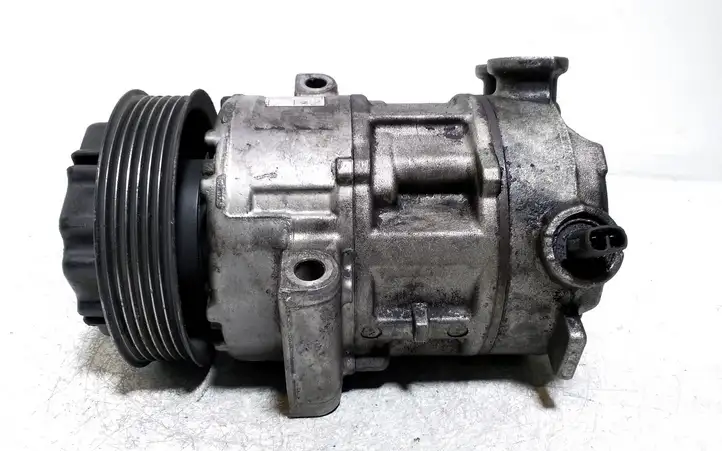 Opel Corsa D (2006 - 2010) 55703721 Компрессор (насос) кондиционера воздуха — фото 2
