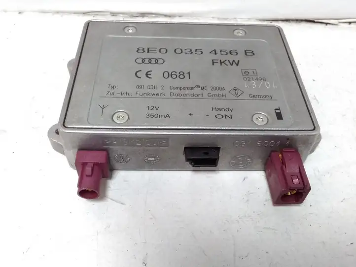 Audi A6 S6 C6 4F (2004 - 2008) 8E0035456B Усилитель антенны — фото 3