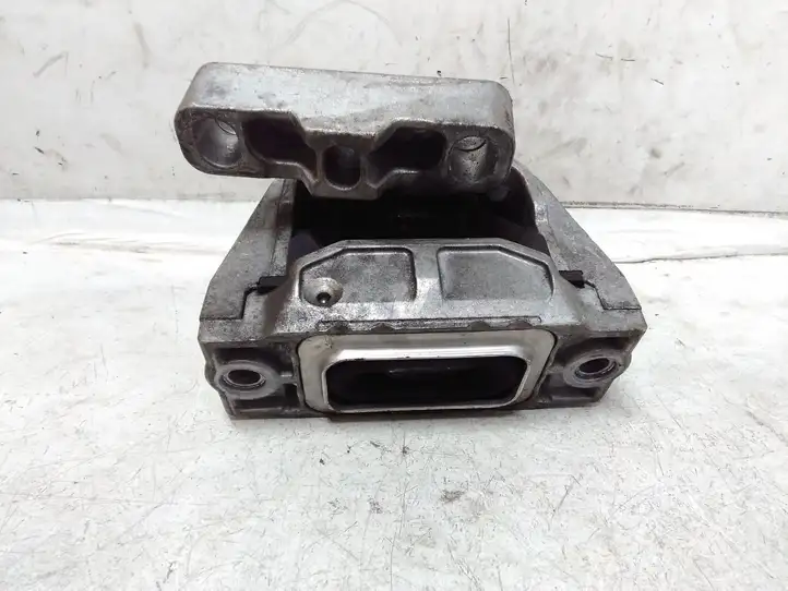 Volkswagen Touran I (2003 - 2010) 1K0199262CF Опора двигателя — фото 4