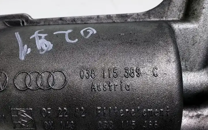Audi A4 S4 B6 8E 8H (2000 - 2006) 038115389 Кронштейн масляного фильтра — фото 4