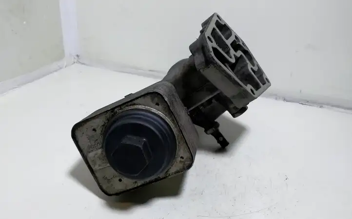 Audi A4 S4 B6 8E 8H (2000 - 2006) 038115389 Кронштейн масляного фильтра — фото 2