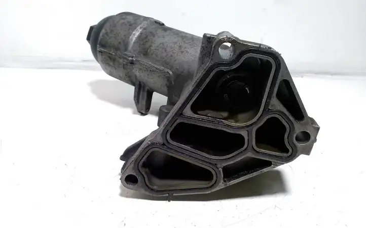 BMW 5 E60 E61 (2004 - 2010) 7788453 Кронштейн масляного фильтра — фото 2