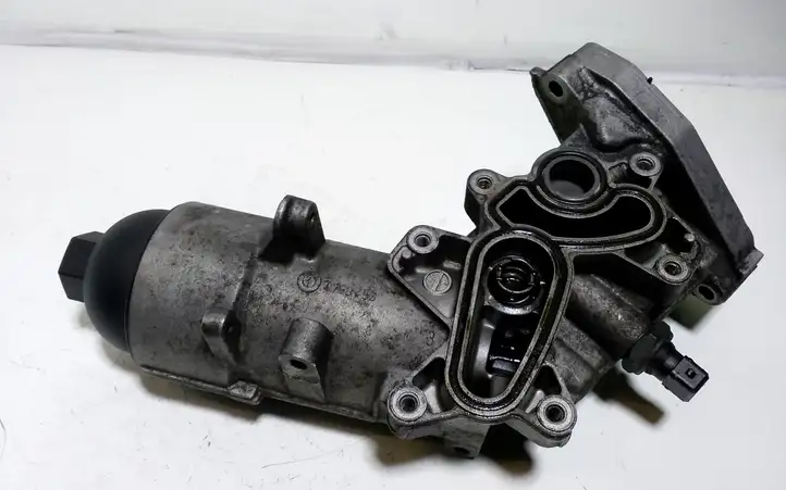 BMW 5 E60 E61 (2004 - 2010) 7788453 Кронштейн масляного фильтра — фото 4