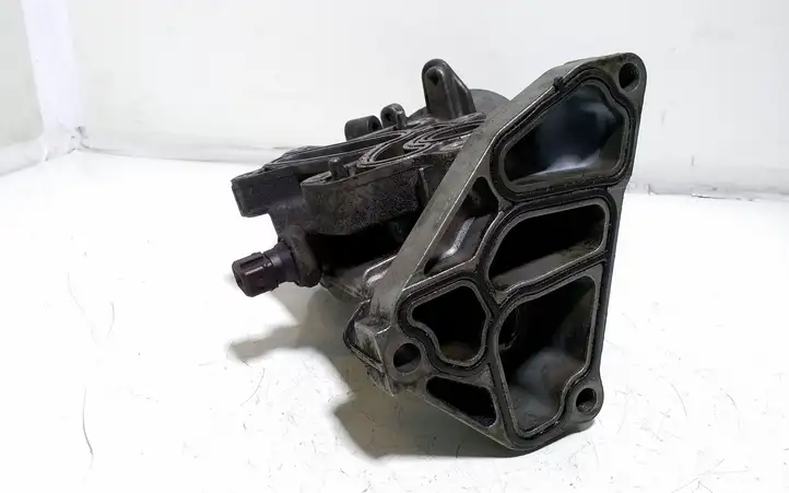 BMW 5 E60 E61 (2004 - 2010) 7788453 Кронштейн масляного фильтра — фото 2