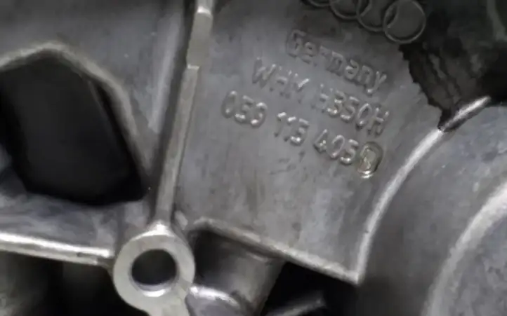 Audi A6 S6 C5 4B (1997 - 2001) 059115405D Кронштейн масляного фильтра — фото 2