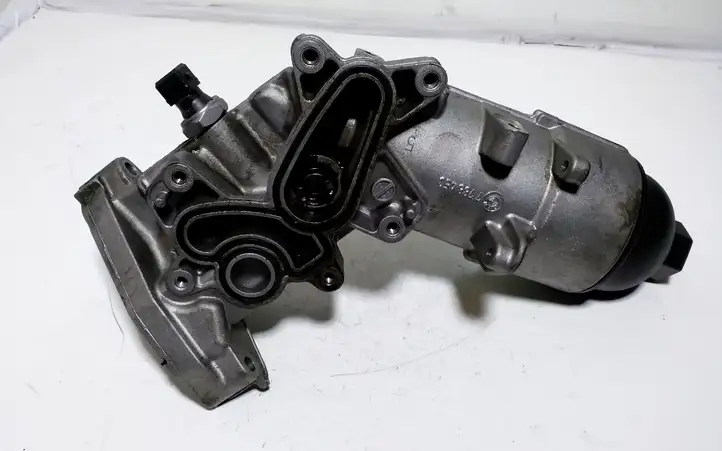 BMW 5 E60 E61 (2004 - 2010) 7788453 Кронштейн масляного фильтра — фото 1