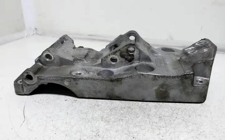 BMW 5 F10 F11 (2009 - 2016) 1116850686305 Кронштейн генератора — фото 1