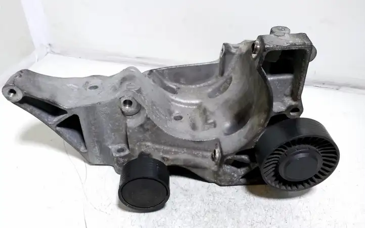 BMW 1 E81 E87 (2004 - 2011) 11167802639 Кронштейн генератора — фото 1