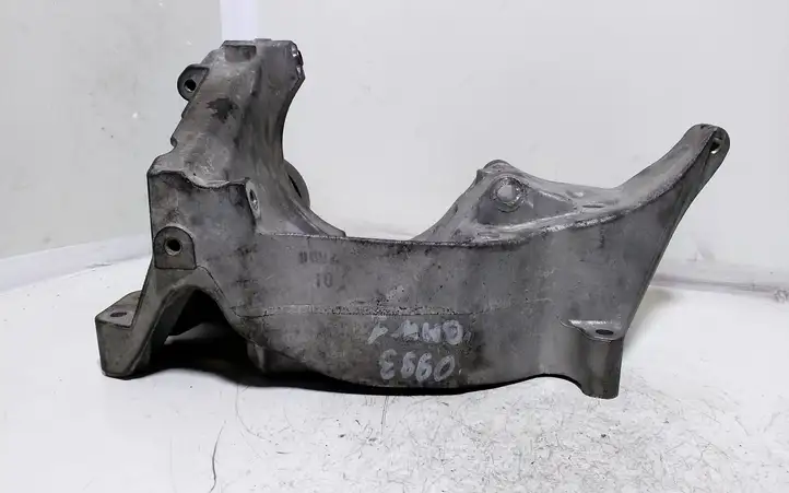 BMW 1 E81 E87 (2004 - 2011) 11167802639 Кронштейн генератора — фото 2