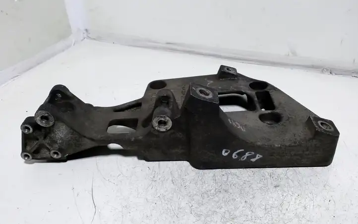 Audi A3/S3 8P (2003 - 2005) 06F903143 Кронштейн генератора — фото 3