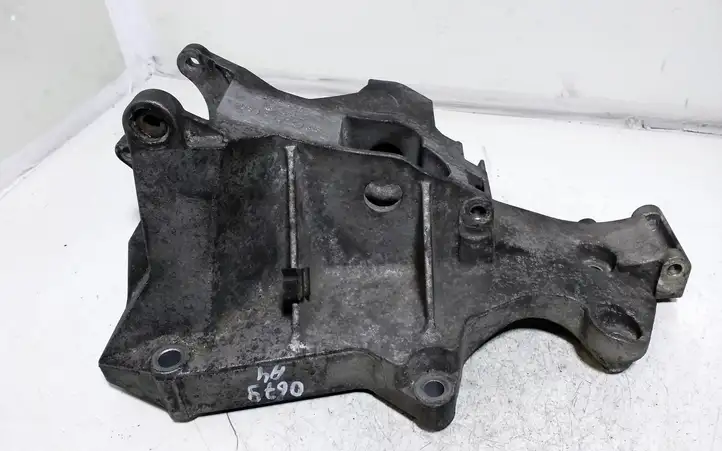 Audi A4 S4 B6 8E 8H (2000 - 2006) 038993143 Кронштейн генератора — фото 1