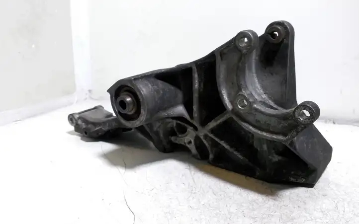 Audi A4 S4 B6 8E 8H (2000 - 2006) 038993143 Кронштейн генератора — фото 2