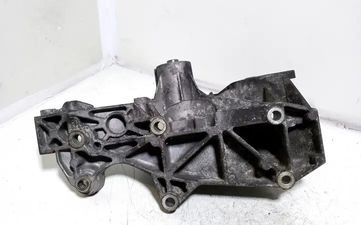 Audi A4 S4 B6 8E 8H (2000 - 2006) 038993143 Кронштейн генератора — фото 4