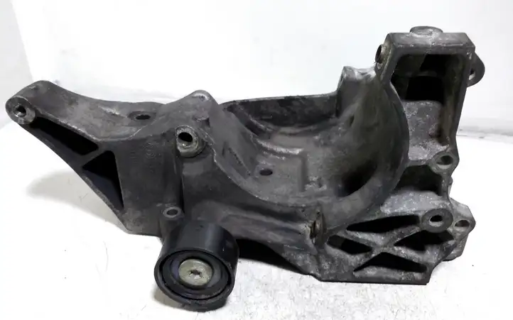 BMW 5 E60 E61 (2004 - 2010) 7802639 Кронштейн генератора — фото 1