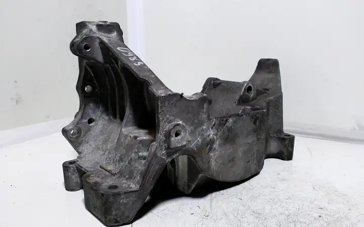 BMW 5 E60 E61 (2004 - 2010) 7802639 Кронштейн генератора — фото 3