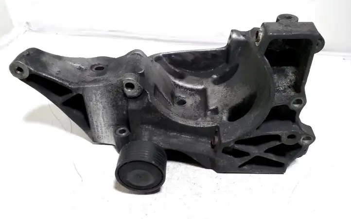 BMW 5 E60 E61 (2004 - 2010) 7802639 Кронштейн генератора — фото 1